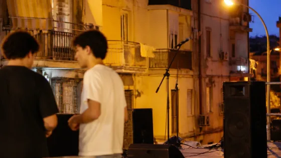 Rai 4 manda in onda «Stranger Tape in Town»: Napoli e la scena musicale, Fuorigrotta al centro