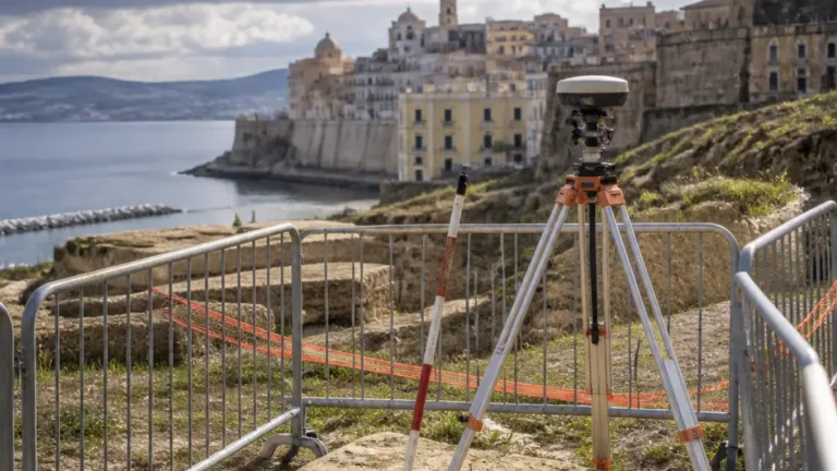 I Campi Flegrei: il suolo continua a sollevarsi a circa 10 mm al mese, bilancio settimanale dell’Osservatorio vesuviano