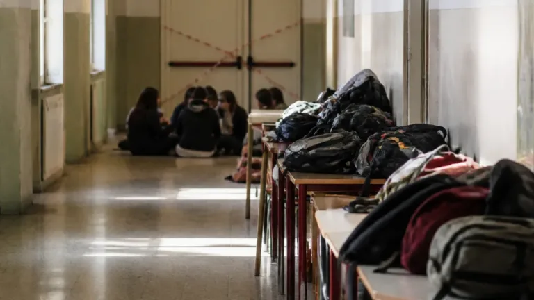 Occupato il liceo Ettore Majorana di Pozzuoli: studenti denunciano mancanze e palestra inagibile
