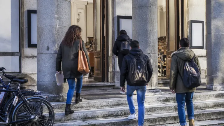 Federico II e Vanvitelli: ripresa delle lezioni in presenza dopo la sospensione per problemi di approvvigionamento